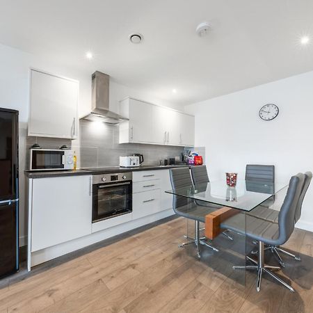 London Edgware Station Apartment Exterior photo
