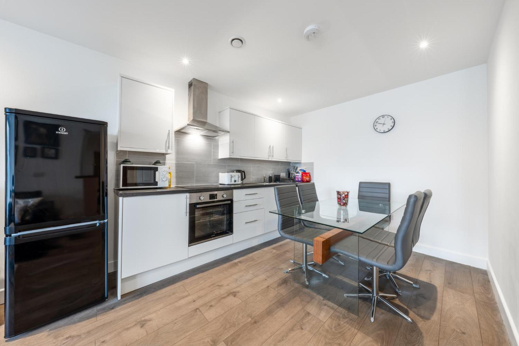 London Edgware Station Apartment Exterior photo
