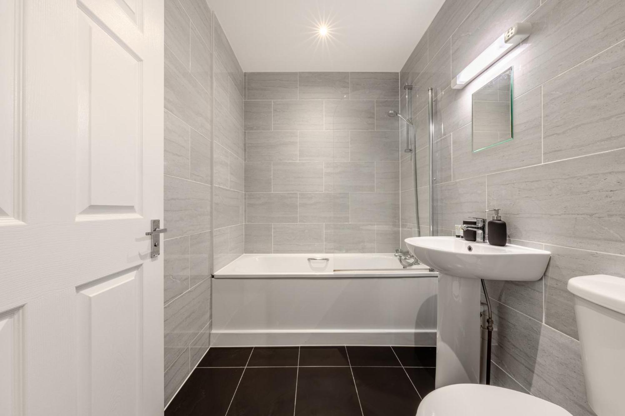 London Edgware Station Apartment Exterior photo