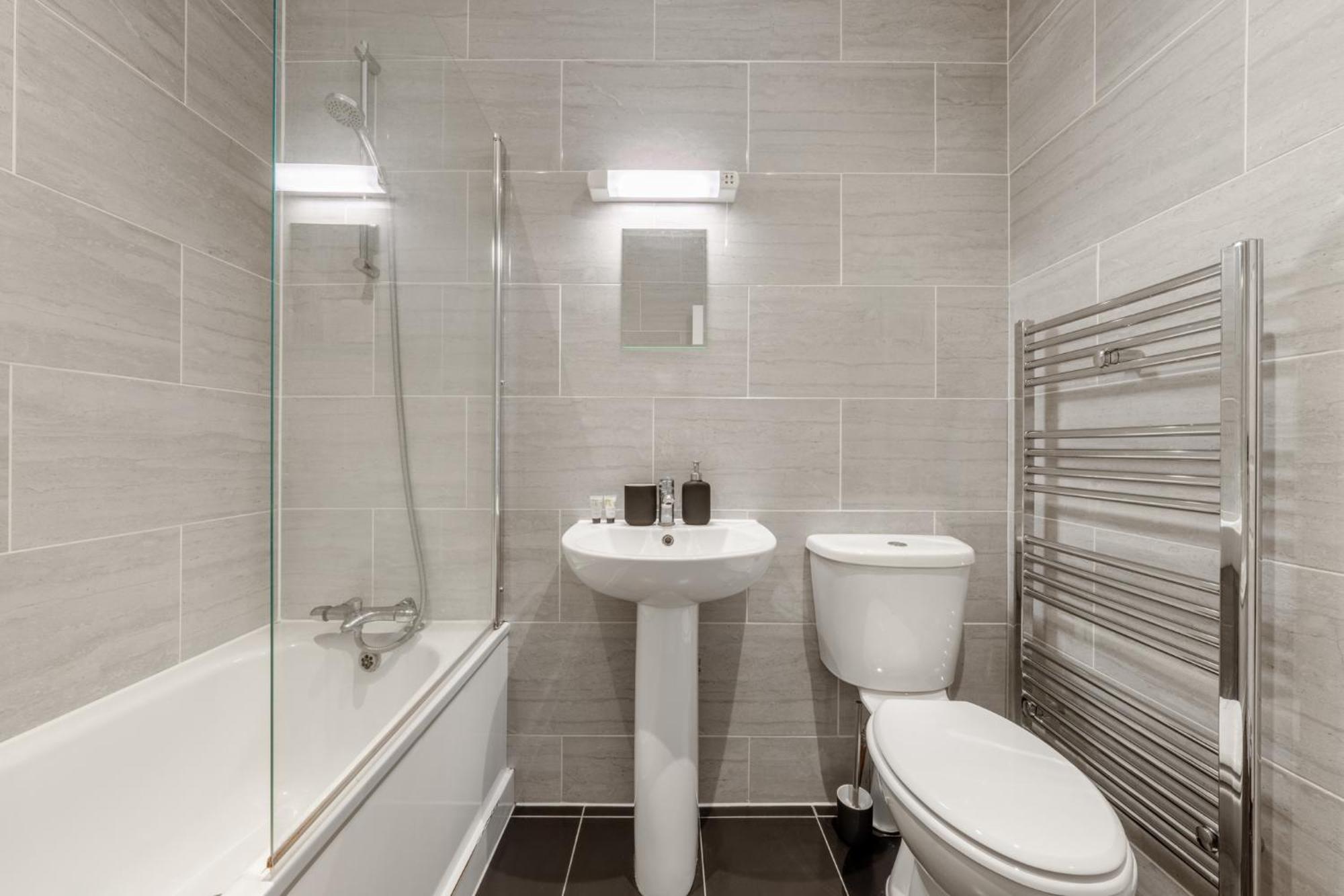 London Edgware Station Apartment Exterior photo