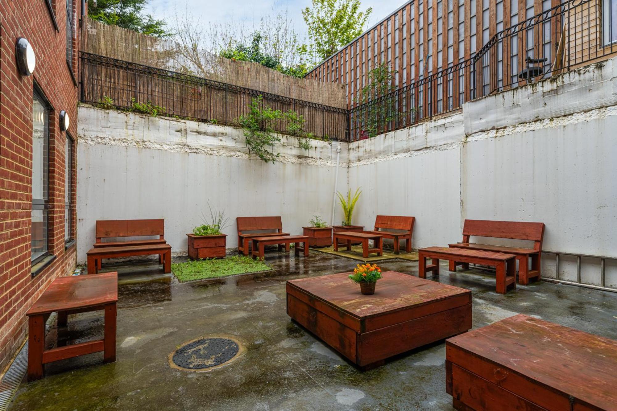 London Edgware Station Apartment Exterior photo